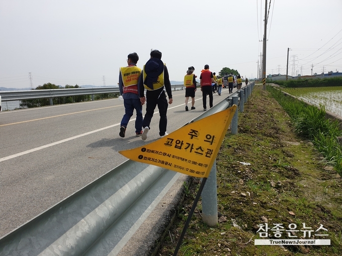  “문재인 대통령 가스비정규 노동자와 만납시다” 배관망 따라 300리 도보행진
