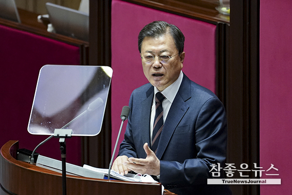 문 대통령 “마지막까지 위기극복 전념…일상·경제 회복 최선”