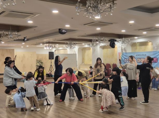 숭의종합사회복지관 ‘아띠와 함께’ 영유아 양육자 전통놀이 통해 소통과 힐링
