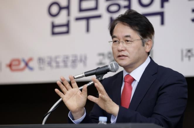 ‘2025 고양 아시아·대양주 도로대회’ 조직위원회 출범식에 참석한 이동환 고양특례시장