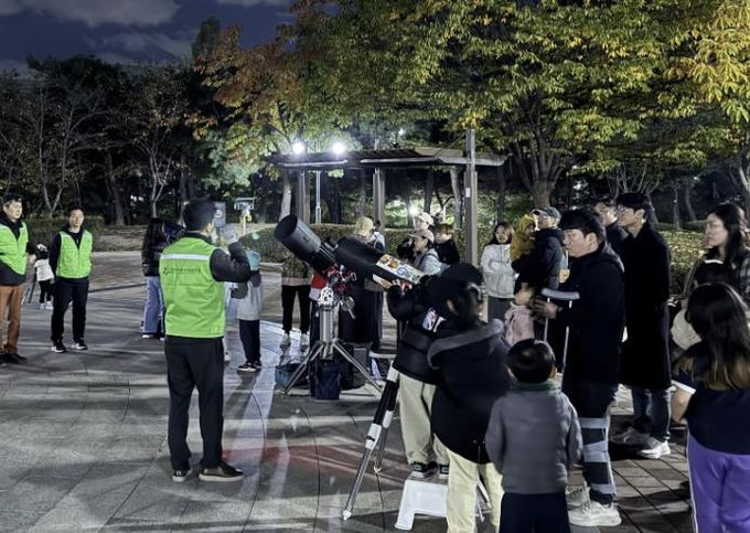 수원시 장안구 정자1동 주민자치회, '달보기 별보기' 행사 개최