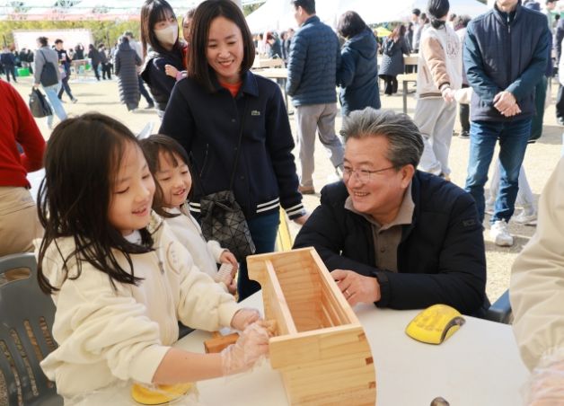지난 1일과 2일 유림공원 동편 잔디광장에서 진행된 ‘2025 목재체험행사’