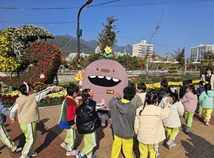 아로’, 국화축제 현장서 인기