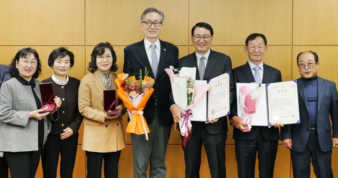 대전시 故 강준석 하사 유가족에 무공훈장 전수