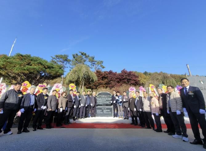 지난 11일, 군 농업기술센터에서 故백광현선생을 추모하는 공적비 제막식을 진행했다.
