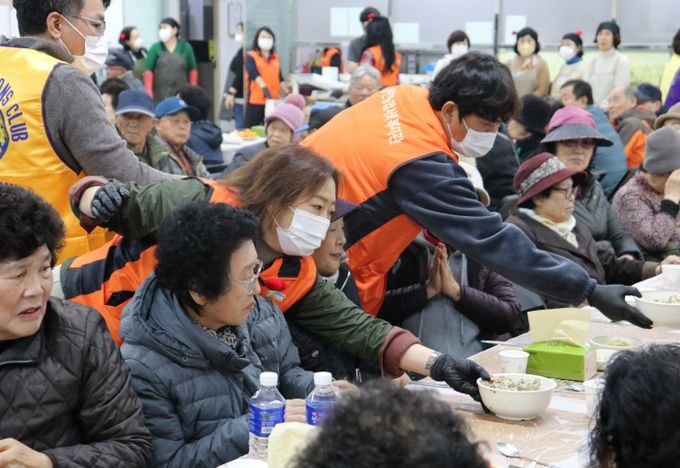 첨단종합사회복지관 ‘찾아가는 따뜻한 밥차’ 행사