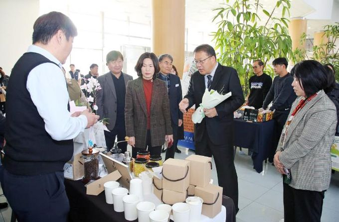 창원특례시청서 장애인직업재활시설 생산품 전시·판매 열려