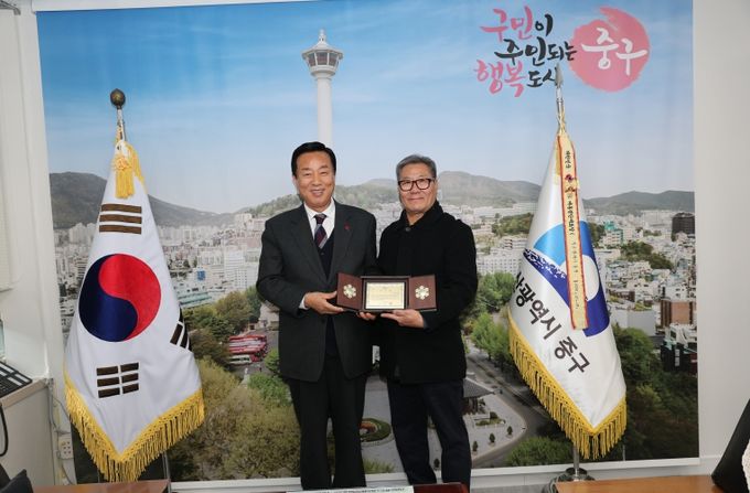 부산 중구, (사)중구전통시장연합회 三多사업 추진 감사패 수여 및 이웃돕기 성품 기탁식 개최