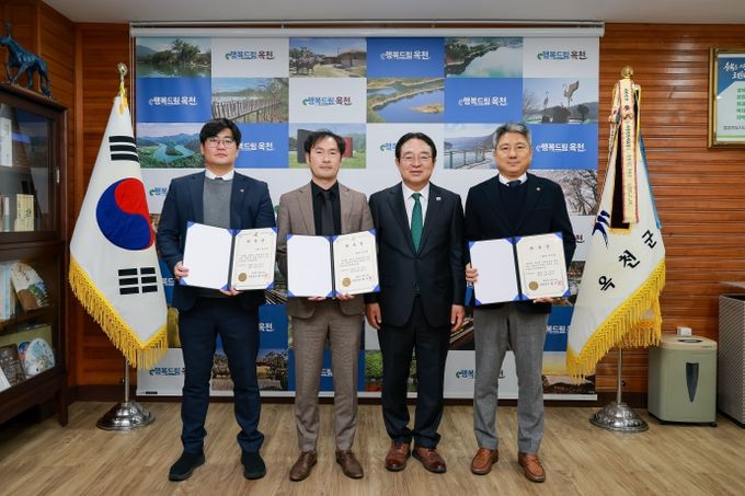 옥천군, 고문변호사 3명 위촉(왼쪽부터 정민회, 강대영, 박정훈변호사)