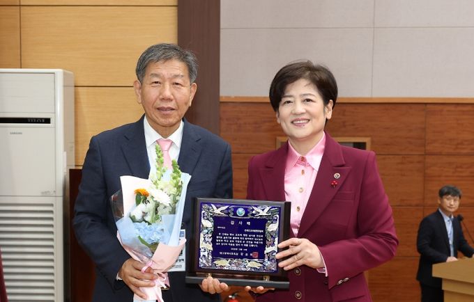 2025 사랑나눔 교육기부 유공자 유공기관(단체) 감사패 수여식(군위교육발전위원회)