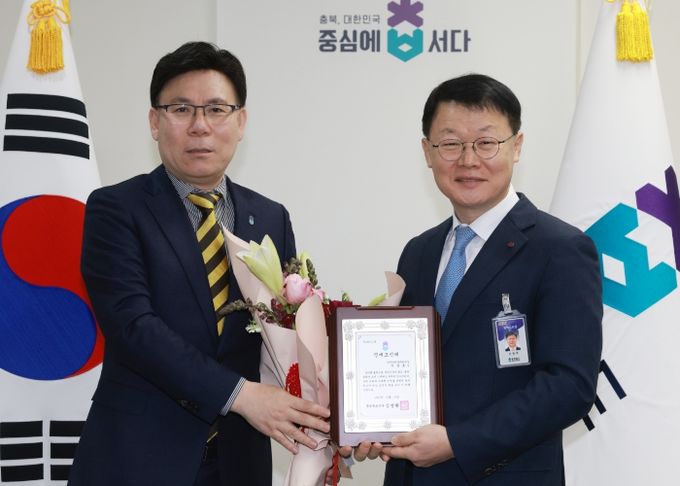 충북도, 이중호 한국전력 충북본부장 ‘명예도민’ 위촉