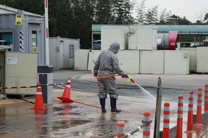 나주시가 고병원성 조류인플루엔자(AI) 확산을 막기 위해 거점소독시설을 운영하고 있다.