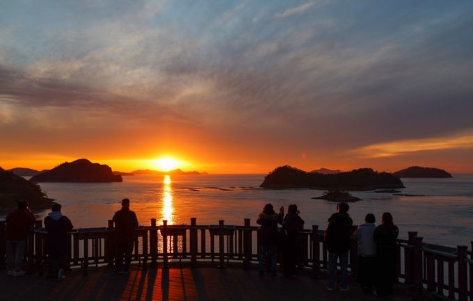 진도군, ‘2025 해넘이, 2026 해맞이’ 행사 개최(해넘이)