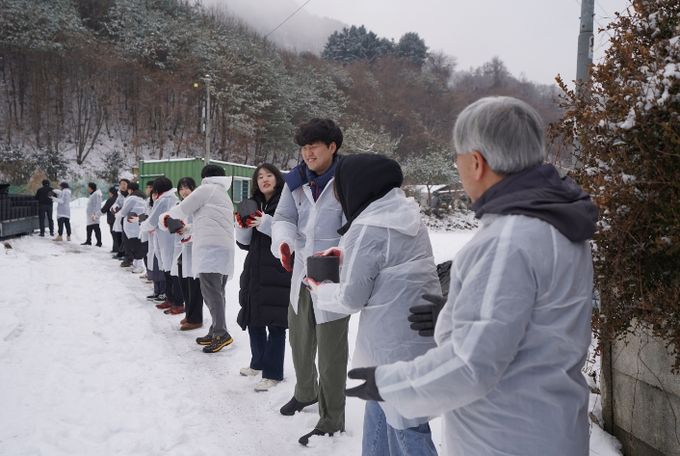 크리스마스 이브 맞아 ‘2025년 연탄 나눔 봉사’
