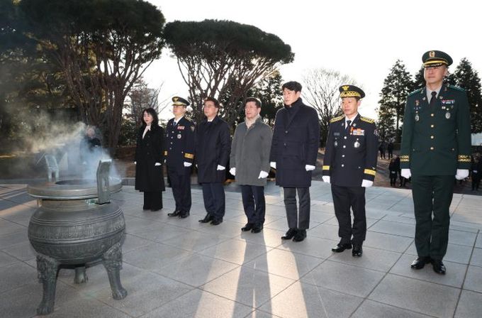 광양시, 2026년 병오년 새해 현충탑 참배