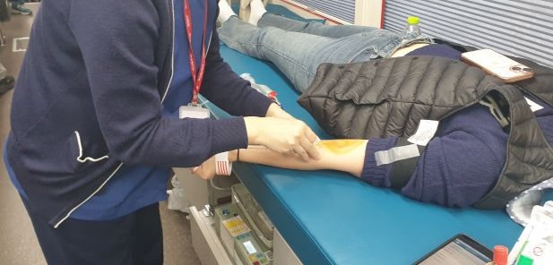 헌혈 모습