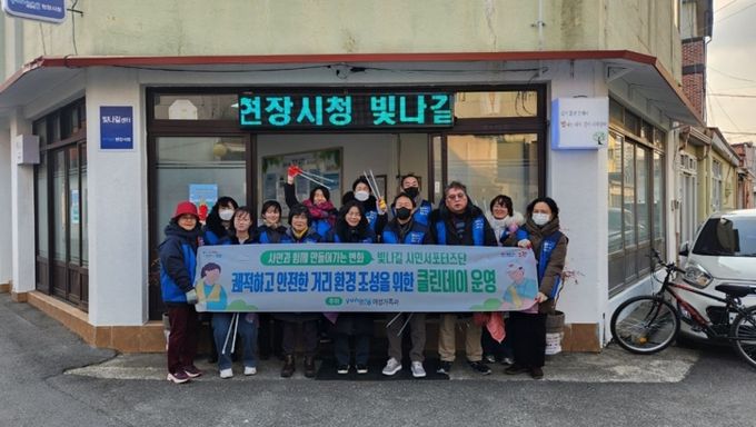 포항시는 지난 23일 대흥동 성매매 집결지 일원에서 ‘클린데이’ 환경정화활동을 실시했다.