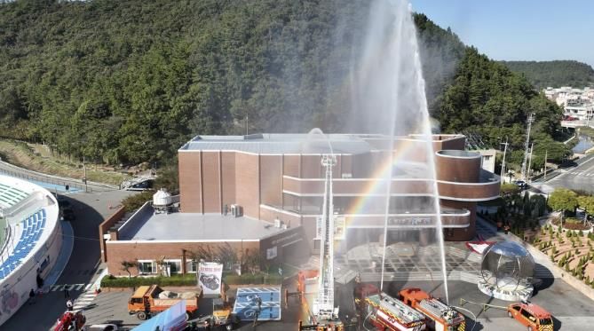 지난해 완도군에서 실시한 재난 대응 안전한국훈련의 화재 진압 모습