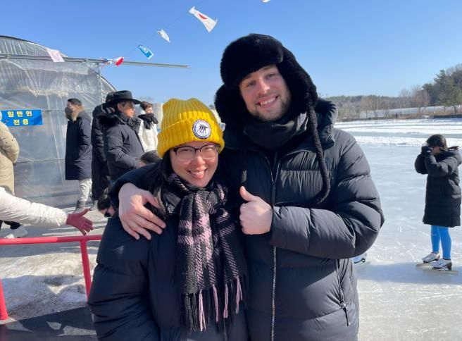철원군 코치 추천 따라 찾은 철원…외국인 커플 ‘빙상 연습’ 눈길