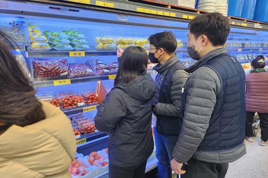 여수시가 오늘(26일)부터 2월 13일까지 한국환경공단과 합동으로 대형 점포를 대상으로 과대포장 및 분리배출 표시 적정 여부에 대한 집중 점검을 실시한다.