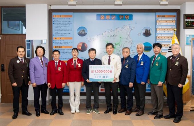 국제라이온스협회 한국연합회 경북지구 조석현 총재 울릉군 고향사랑기부금 100만원 쾌척