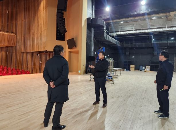 김만기 창원특례시 문화관광체육국장, 진해아트홀 현장 방문