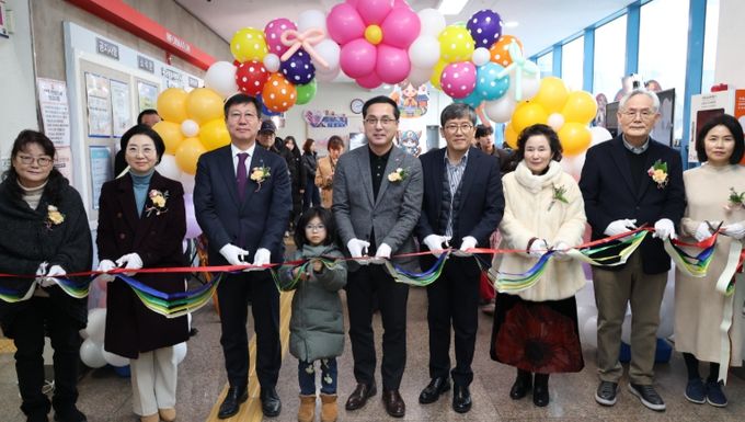 ‘생성형 AI 기반 용운 예술마을 창작소’ 창작물 전시회 및 팝업스토어 행사 모습